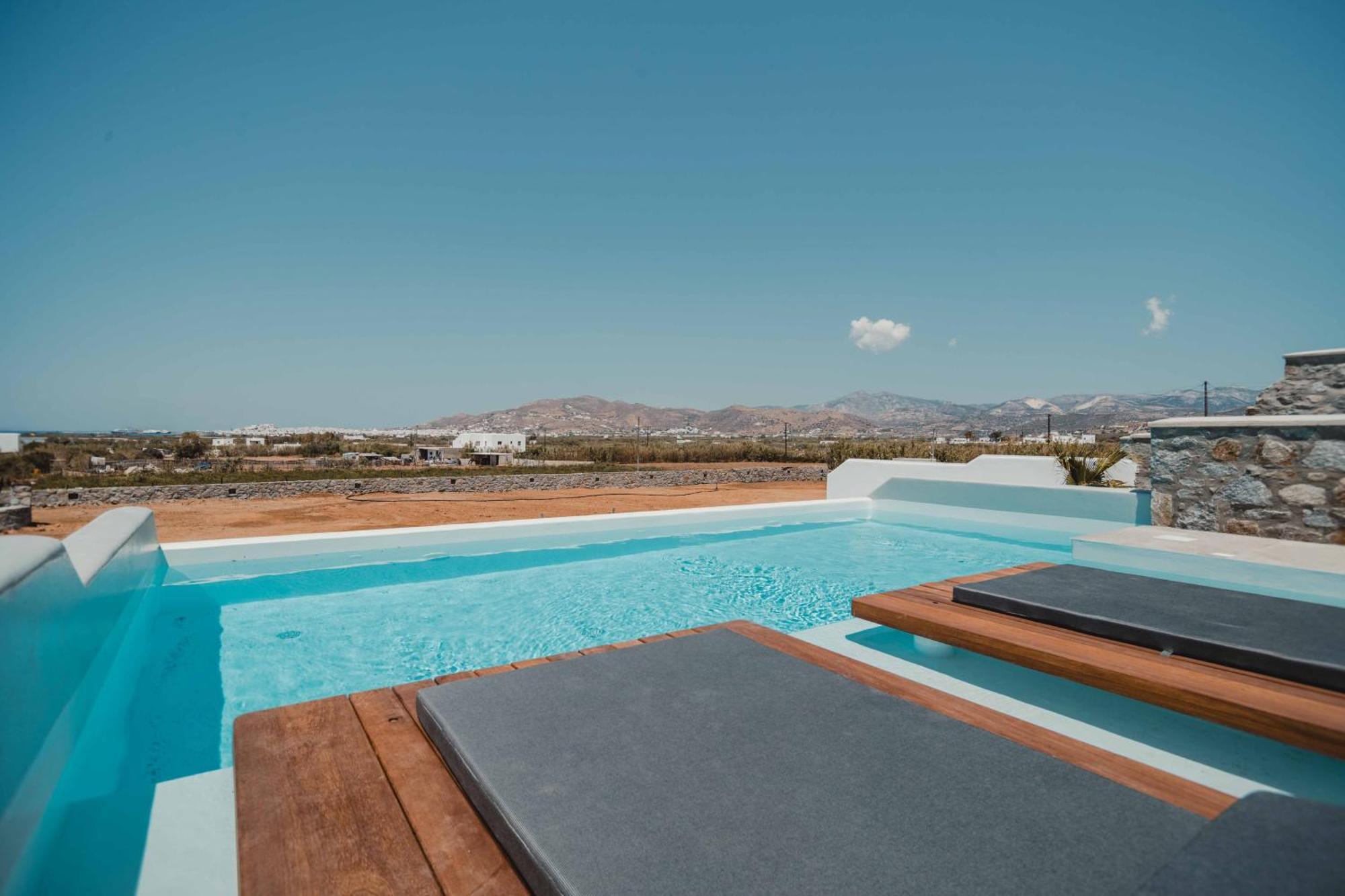 Naxos Privilege Willa *